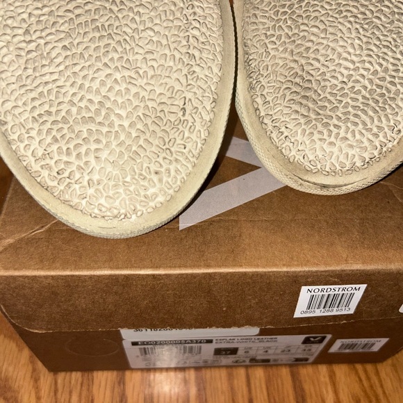 VEJA Esplar Sneaker (Unisex) - Picture 12 of 13